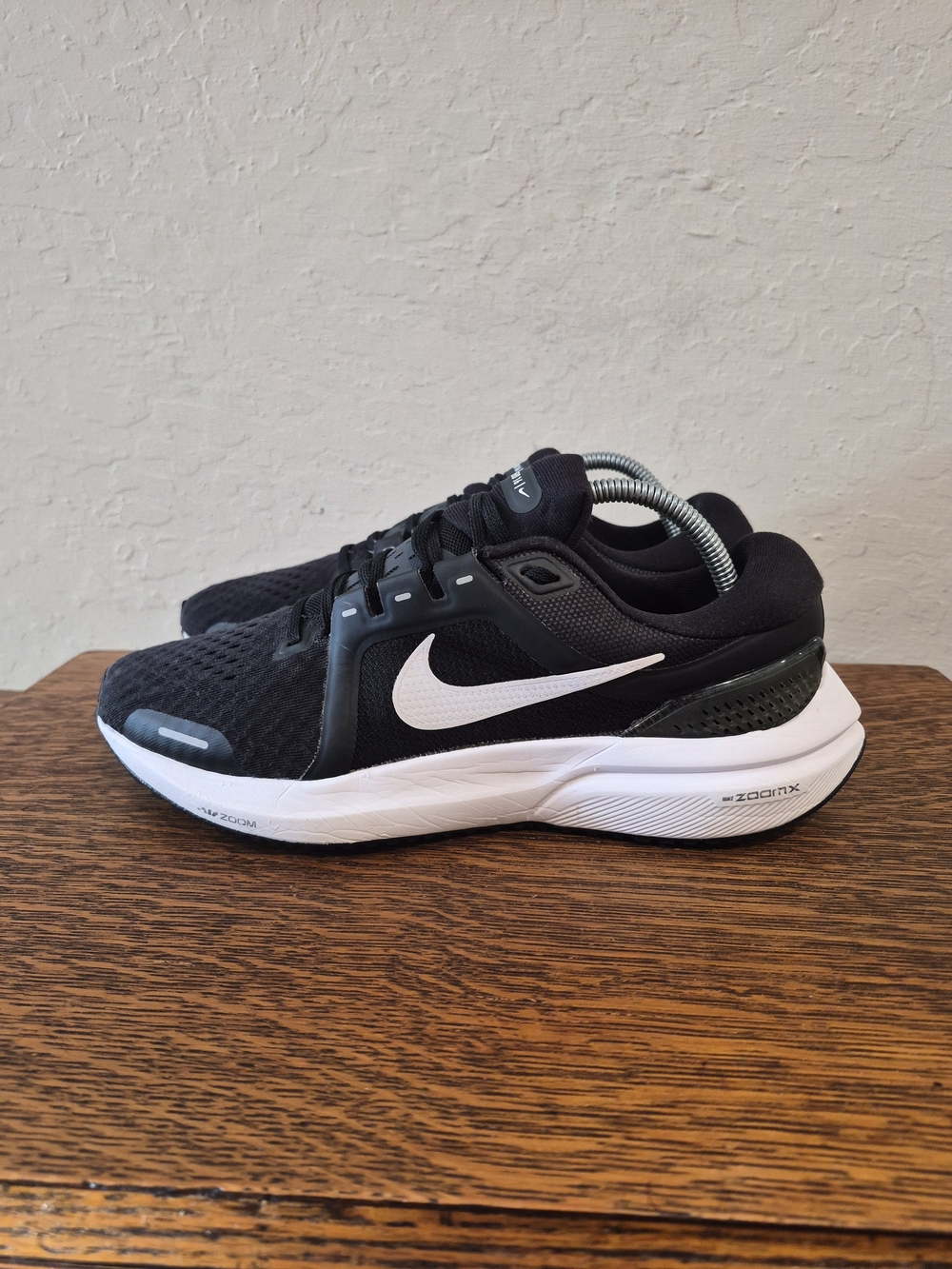 Nike Air Zoom Vomero 16 Athletic Running Shoes 
Women's Size US 10